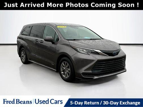 2021 Toyota Sienna LE
