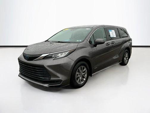 2021 Toyota Sienna LE