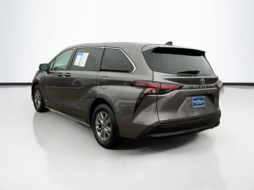 2021 Toyota Sienna LE