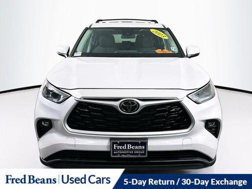 Wind Chill Pearl 2023 Toyota Highlander LE