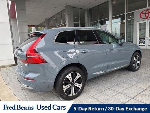 2023 Volvo XC60 Recharge Plug-In Hybrid T8 Plus Bright Theme