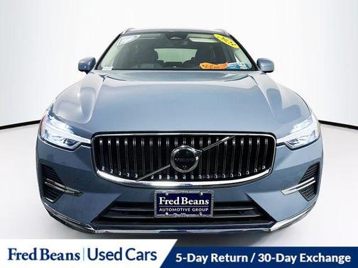 2023 Volvo XC60 Recharge Plug-In Hybrid T8 Plus Bright Theme