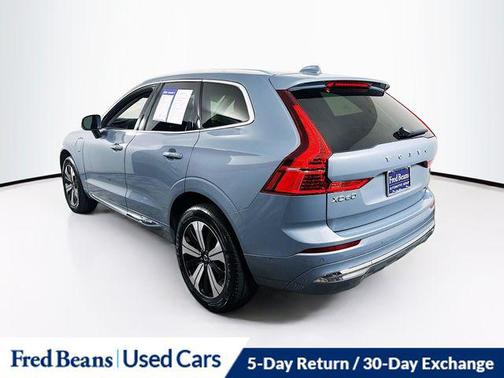 2023 Volvo XC60 Recharge Plug-In Hybrid T8 Plus Bright Theme