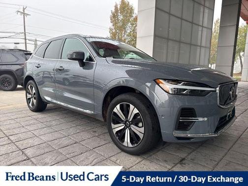 2023 Volvo XC60 Recharge Plug-In Hybrid T8 Plus Bright Theme