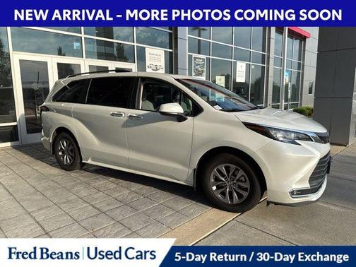 2022 Toyota Sienna XLE 7 Passenger