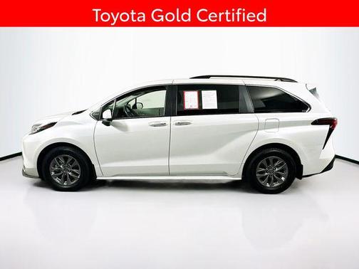 2022 Toyota Sienna XLE 7 Passenger