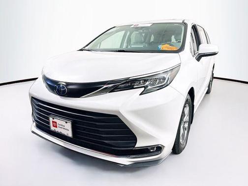 2022 Toyota Sienna XLE