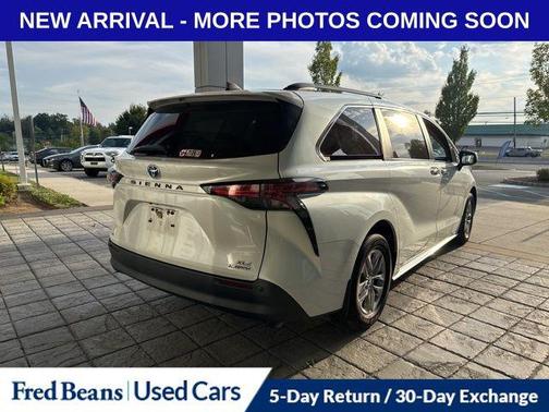 2022 Toyota Sienna XLE 7 Passenger