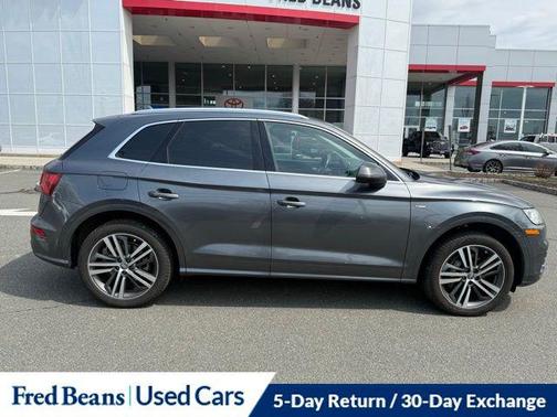 Daytona Gray Pearl Effect 2020 Audi Q5 Premium Plus 55 TFSI e quattro S tronic