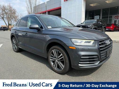 Daytona Gray Pearl Effect 2020 Audi Q5 Premium Plus 55 TFSI e quattro S tronic