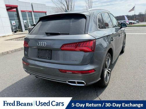 Daytona Gray Pearl Effect 2020 Audi Q5 Premium Plus 55 TFSI e quattro S tronic