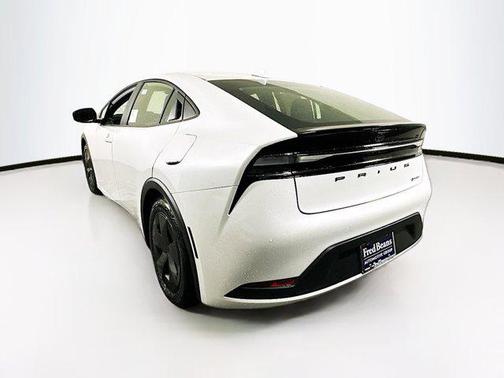 2025 Toyota Prius L