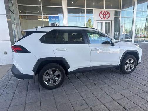 Ice Cap 2024 Toyota RAV4 XLE