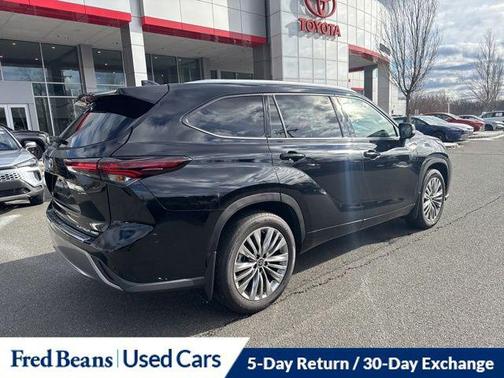 2025 Toyota Highlander Platinum