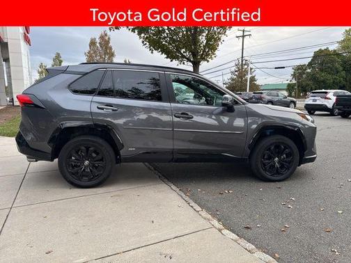 2022 Toyota RAV4 Hybrid SE