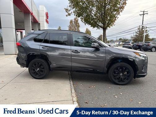 2022 Toyota RAV4 Hybrid SE