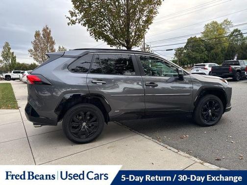 2022 Toyota RAV4 Hybrid SE