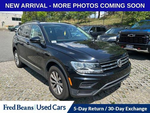 Pearl Metallic 2018 Volkswagen Tiguan 2.0T SE 4MOTION