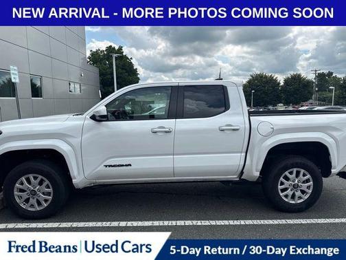 Ice Cap 2025 Toyota Tacoma SR5