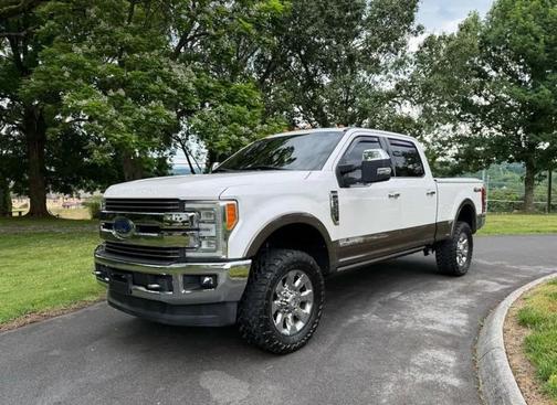 White Platinum Metallic Tri-Coat 2017 Ford F-250 King Ranch