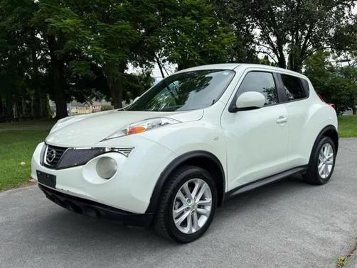 White Pearl 2011 Nissan Juke S