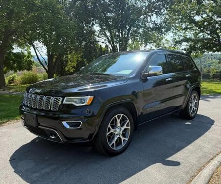 Diamond Black Crystal Pearlcoat 2019 Jeep Grand Cherokee Overland
