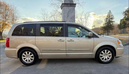 2014 Chrysler Town & Country Touring