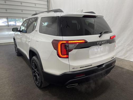 2023 GMC Acadia AWD SLT