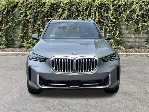 Skyscraper Grey Metallic 2026 BMW X5 xDrive40i