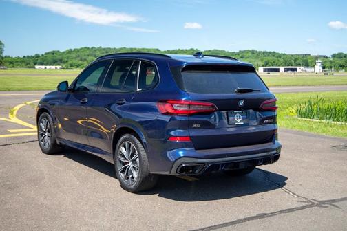 Tanzanite Blue II Metallic 2022 BMW X5 M50i