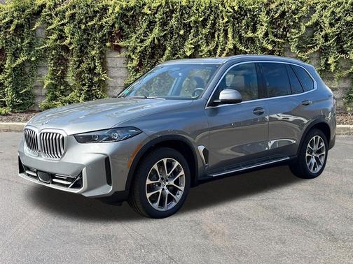 Skyscraper Grey Metallic 2026 BMW X5 xDrive40i