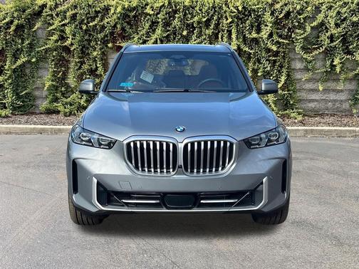 Skyscraper Grey Metallic 2026 BMW X5 xDrive40i
