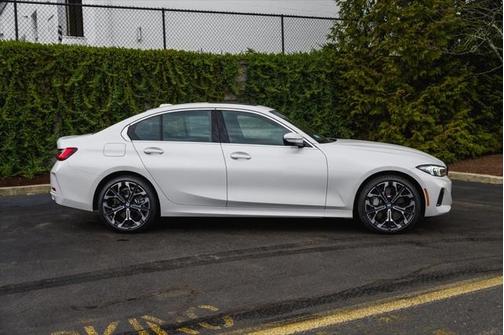 2025 BMW 330 i xDrive