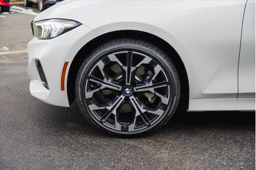 2025 BMW 330 i xDrive