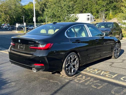 2025 BMW 330 i xDrive