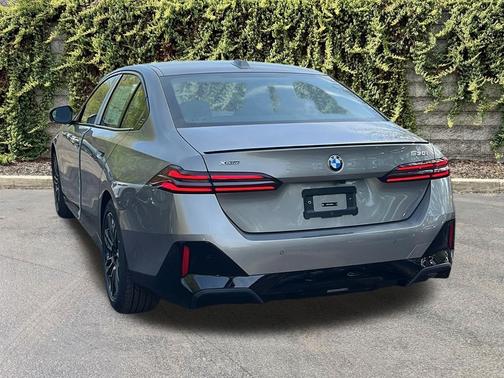 GREY 2027 BMW 530 i xDrive