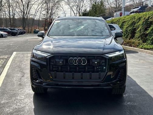 2025 Audi Q7 45 Premium Plus