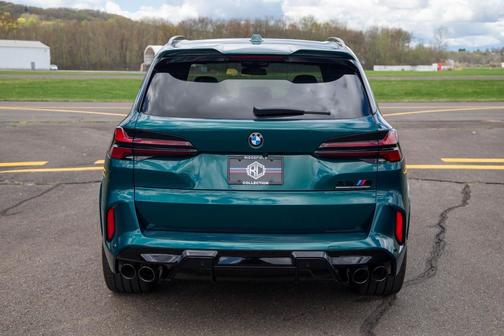 Individual Boston Green Metallic 2024 BMW X5 M Base