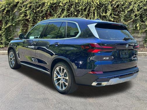 Tanzanite Blue II Metallic 2026 BMW X5 xDrive40i