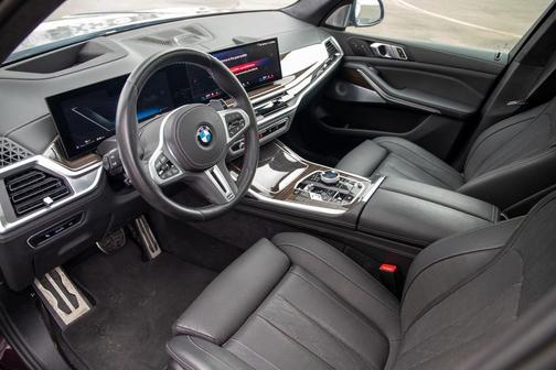 2024 BMW X7 M60i