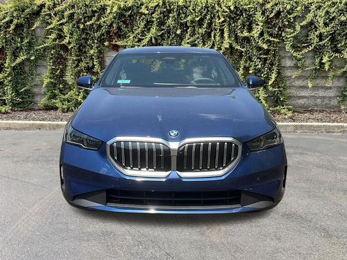 BLUE 2027 BMW 530 i xDrive