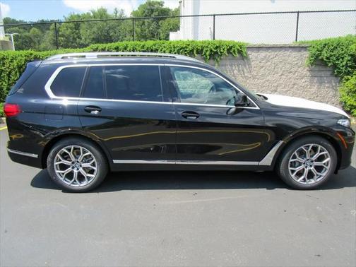 Black Sapphire Metallic 2020 BMW X7 xDrive40i