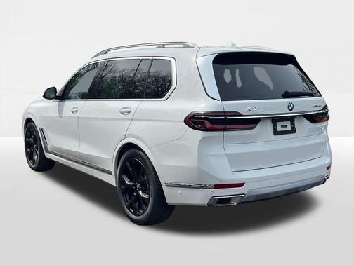 Alpine White 2026 BMW X7 xDrive40i