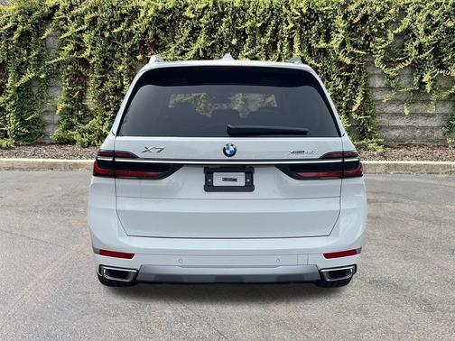 Alpine White 2026 BMW X7 xDrive40i