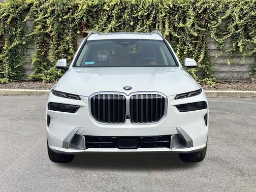 Alpine White 2026 BMW X7 xDrive40i