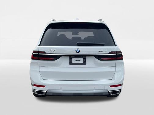 Alpine White 2026 BMW X7 xDrive40i