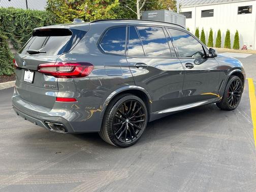 2021 BMW X5 M50i