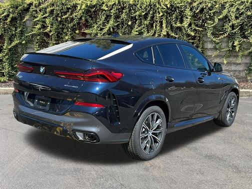 BLACK 2027 BMW X6 xDrive40i