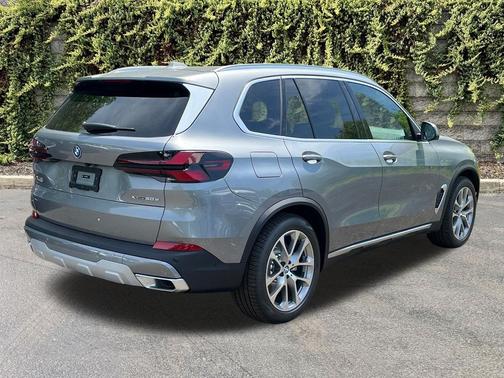 Skyscraper Grey Metallic 2026 BMW X5 PHEV xDrive50e