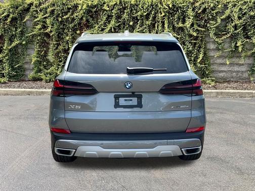 Skyscraper Grey Metallic 2026 BMW X5 PHEV xDrive50e